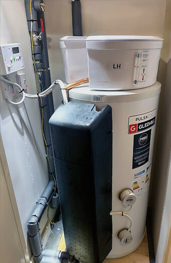 https://canningvalehotwater.com.au/uploads/2025/06/electric-hot-water-system-70649.jpg