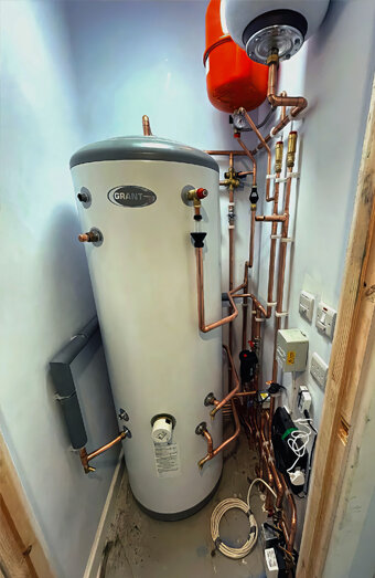 https://canningvalehotwater.com.au/uploads/2025/06/gas-hot-water-system-11703.jpg