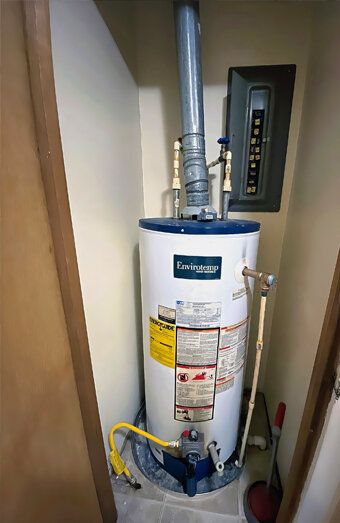 https://canningvalehotwater.com.au/uploads/2025/06/gas-hot-water-system-40702.jpg